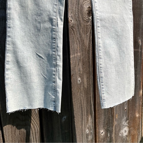 Banana Republic light wash cropped demi bootcut raw hem jean size 4 - Picture 8 of 16